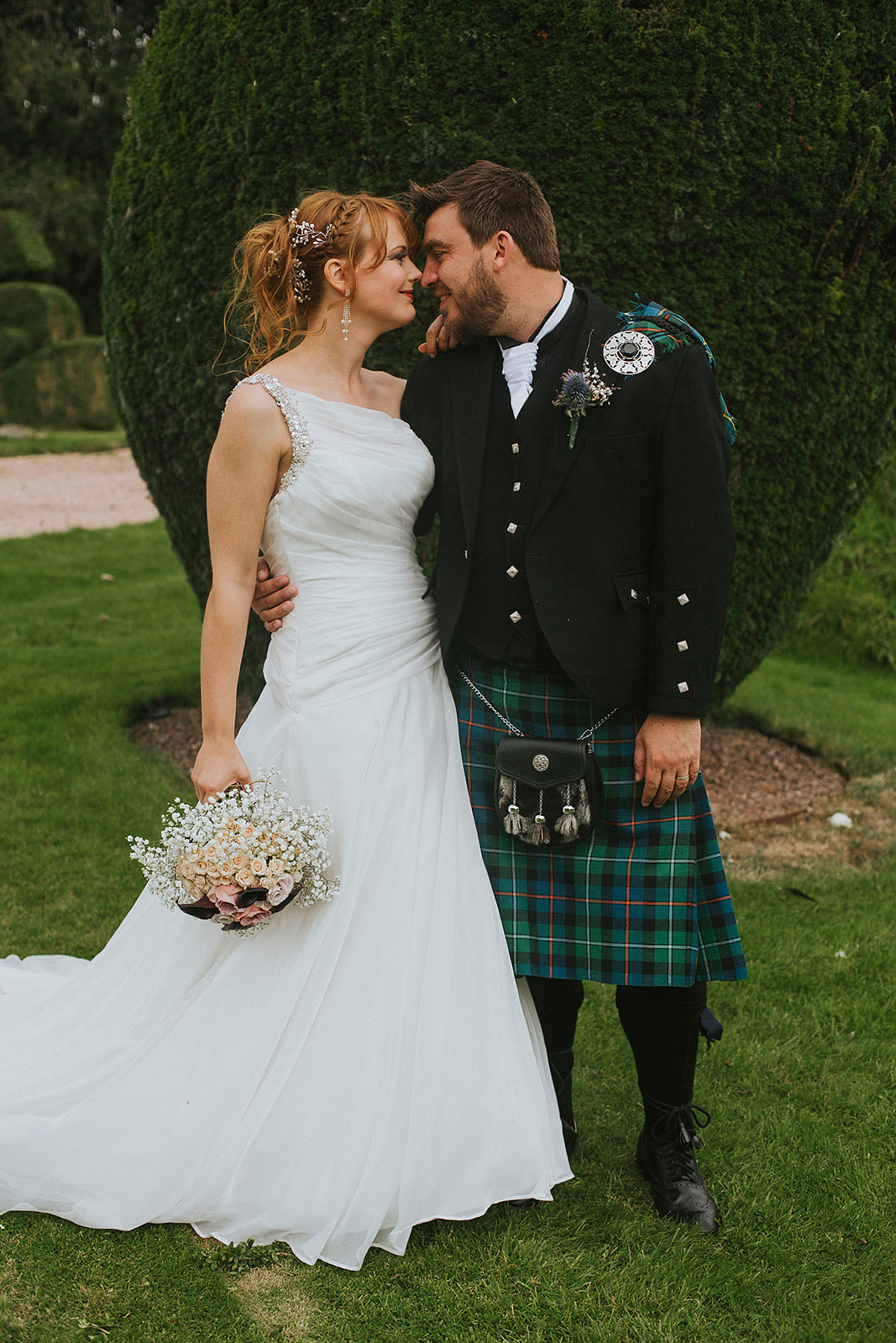 Minaglie and Ben Fingask Castle Wedding Perth 00035