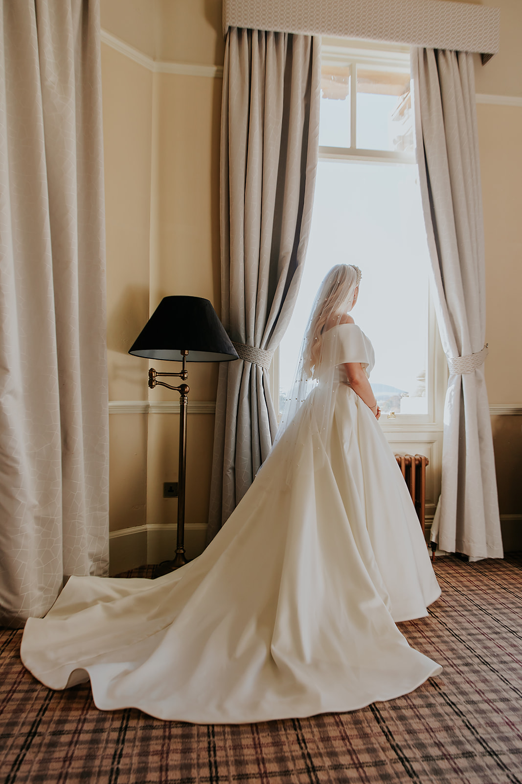 Emma and Chris Berry Cornhill Castle Winter Wedding 00012