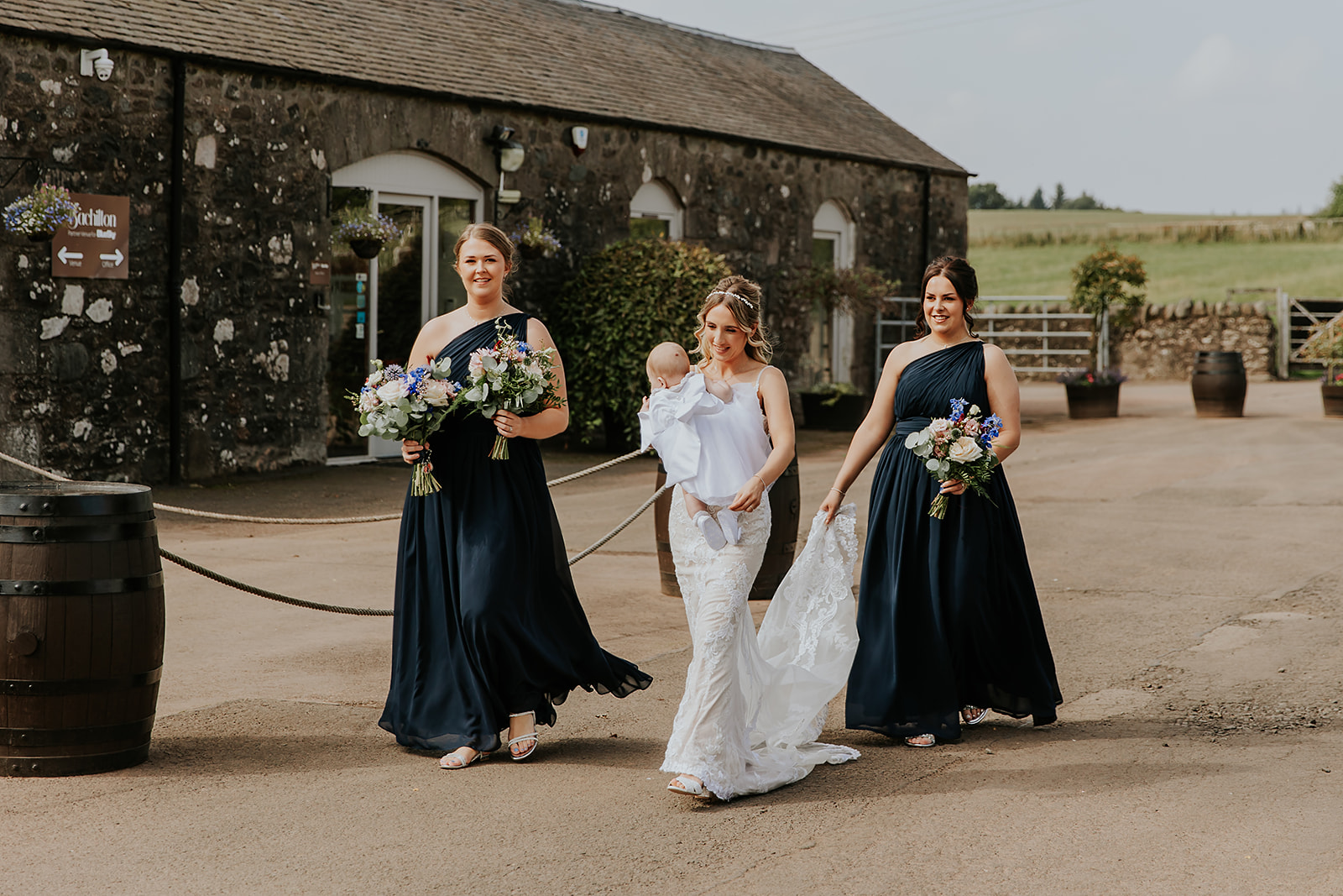 Lauren and Colin Bachilton Barn Wedding Photography00017