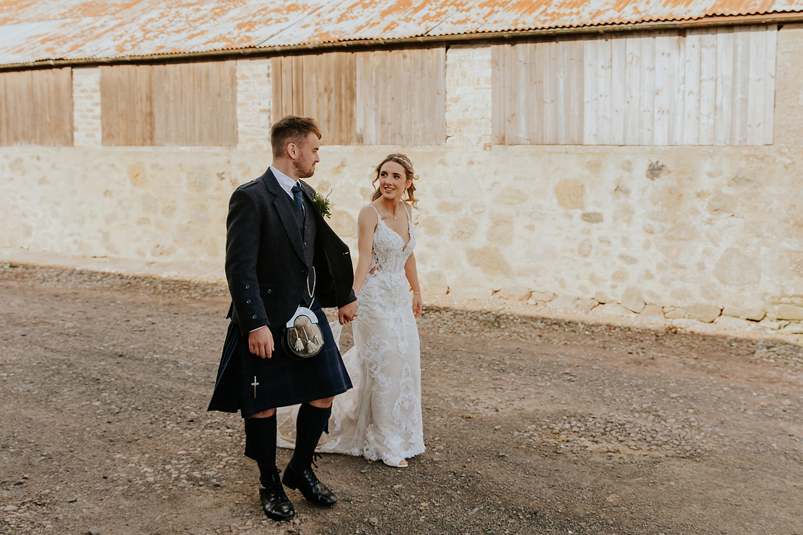 Lauren and Colin Bachilton Barn Wedding Photography00050