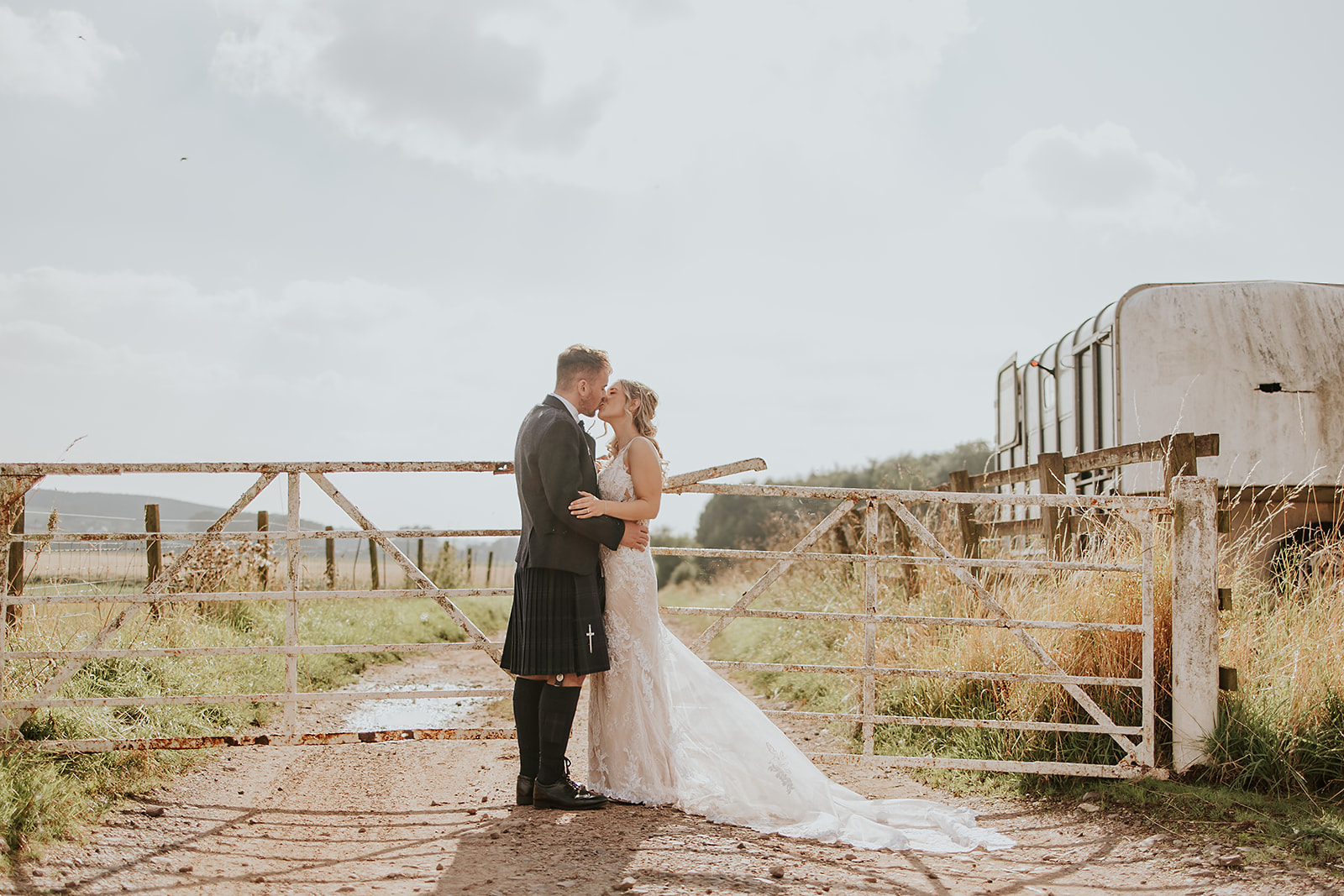 Lauren and Colin Bachilton Barn Wedding Photography00051