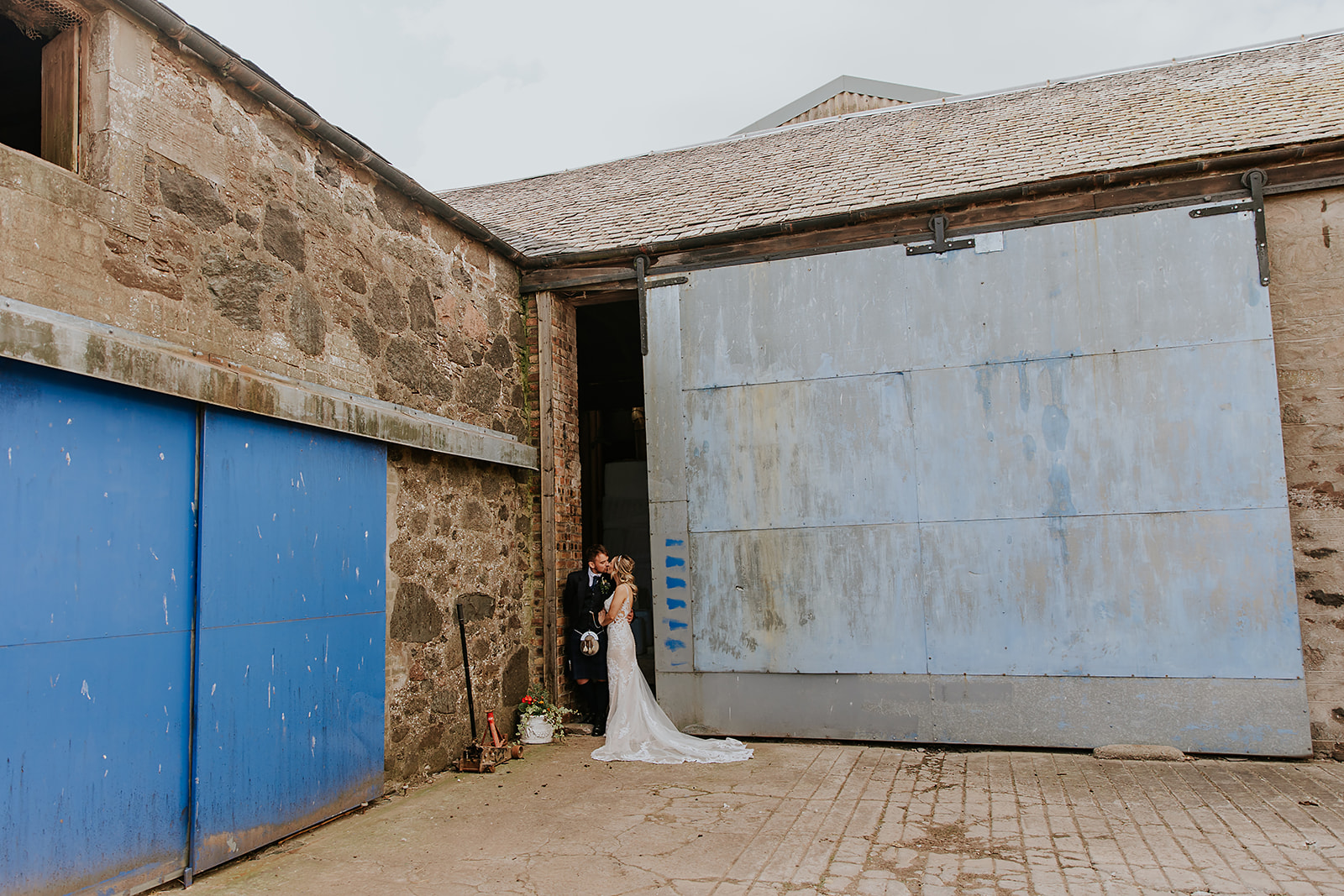 Lauren and Colin Bachilton Barn Wedding Photography00052