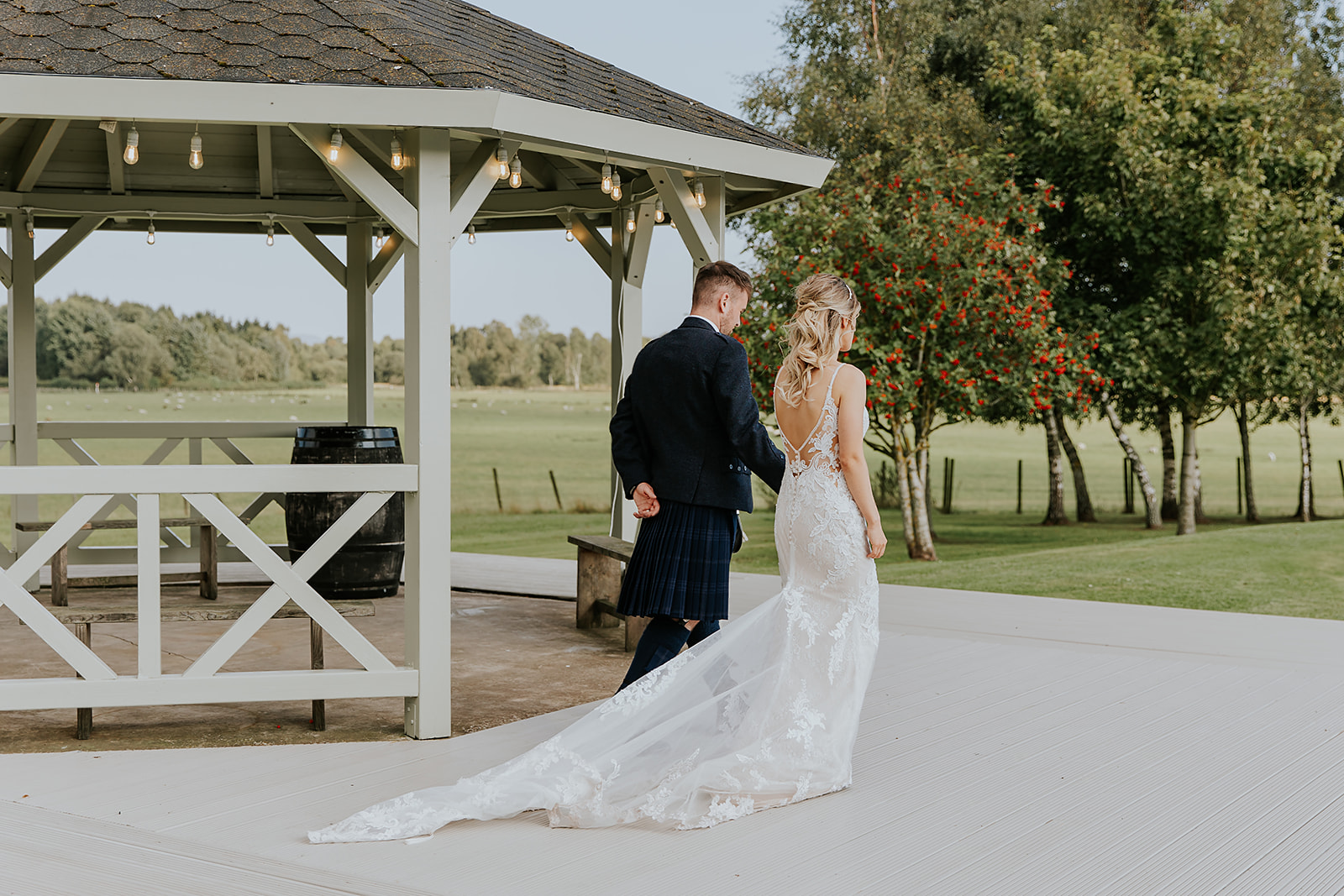 Lauren and Colin Bachilton Barn Wedding Photography00053