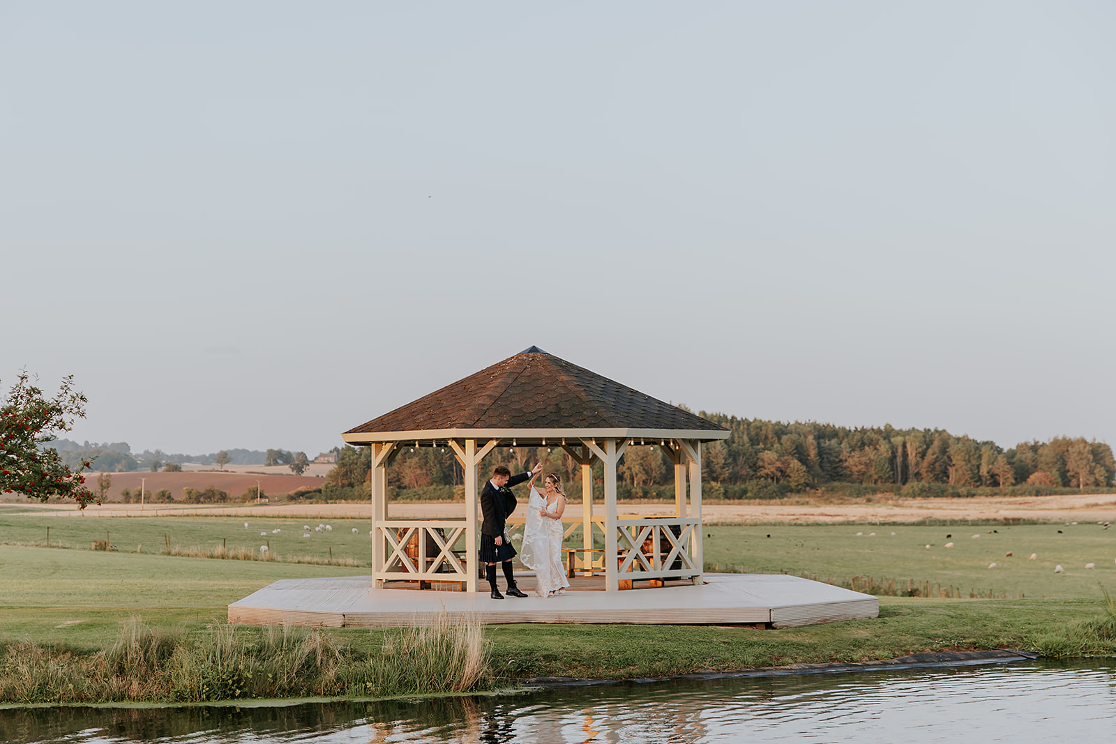 Lauren and Colin Bachilton Barn Wedding Photography00057