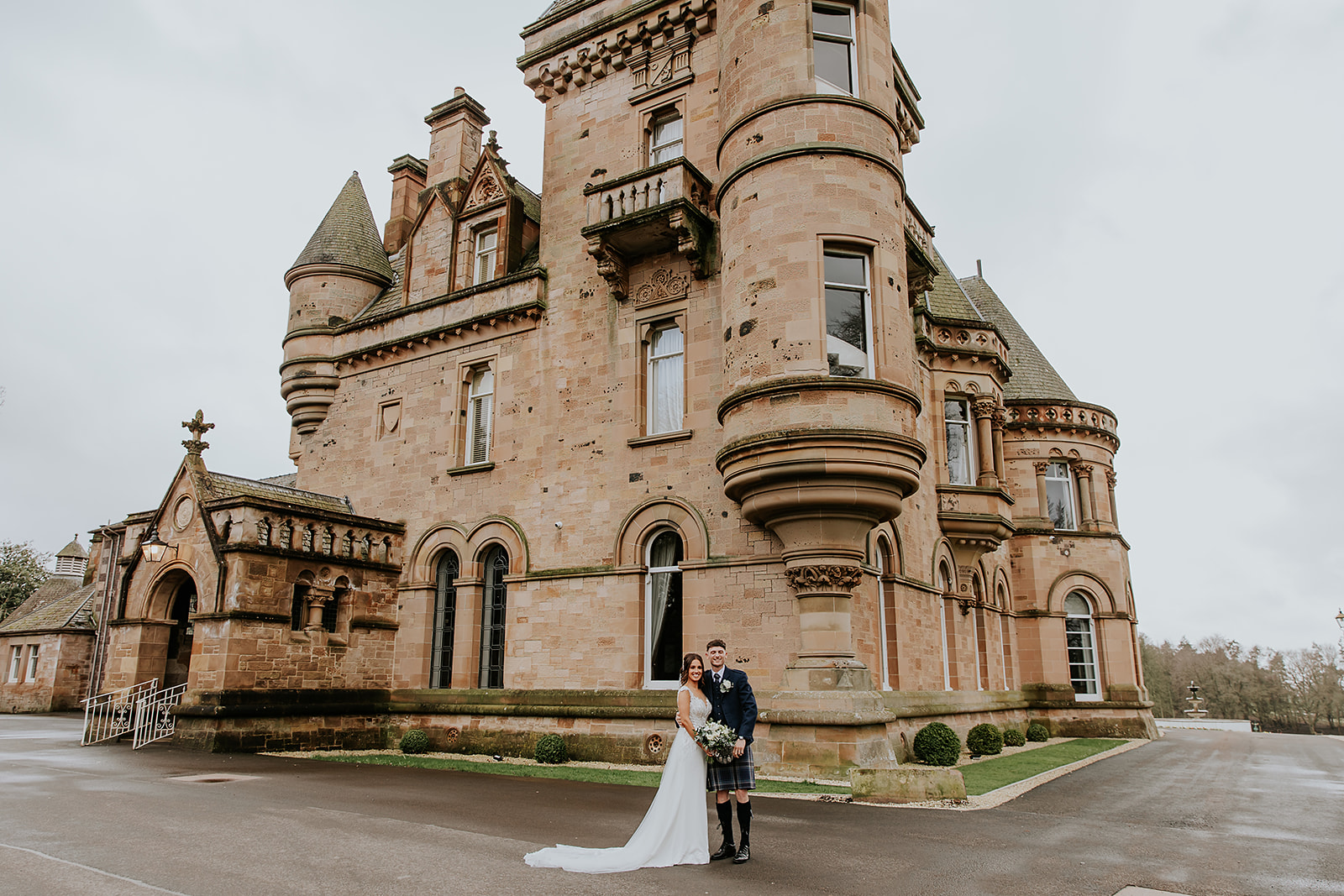 Lauren and John Cornhill Castle Scottish Wedding Photographer00032