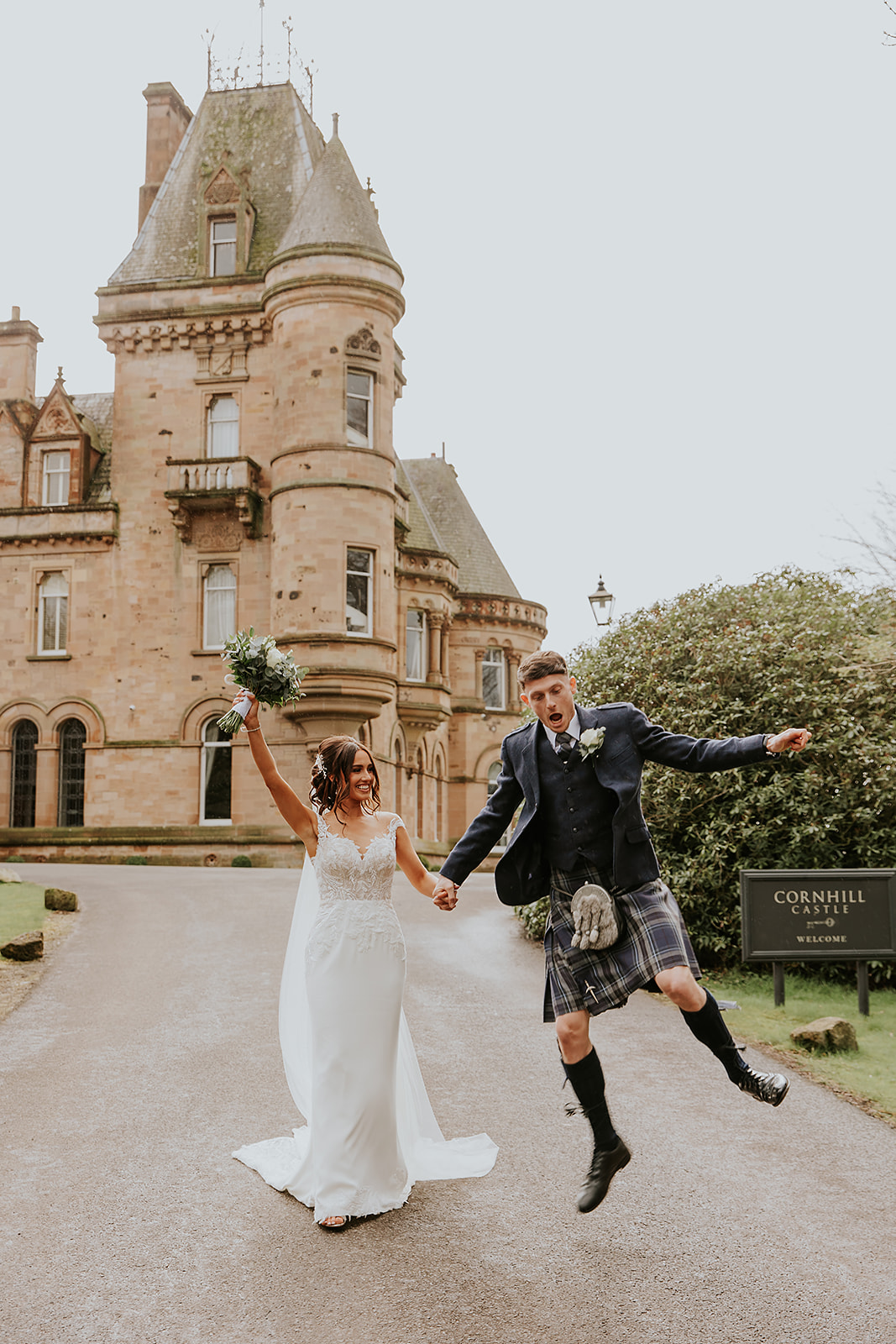 Lauren and John Cornhill Castle Scottish Wedding Photographer00035