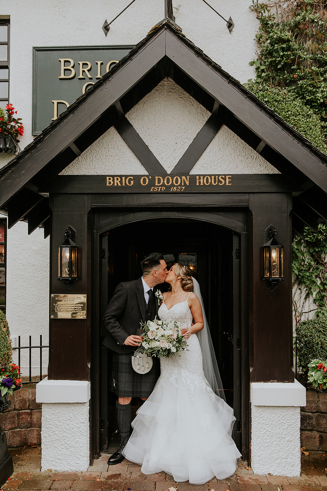 Stephanie and Christopher Brig O Doon Wedding00034