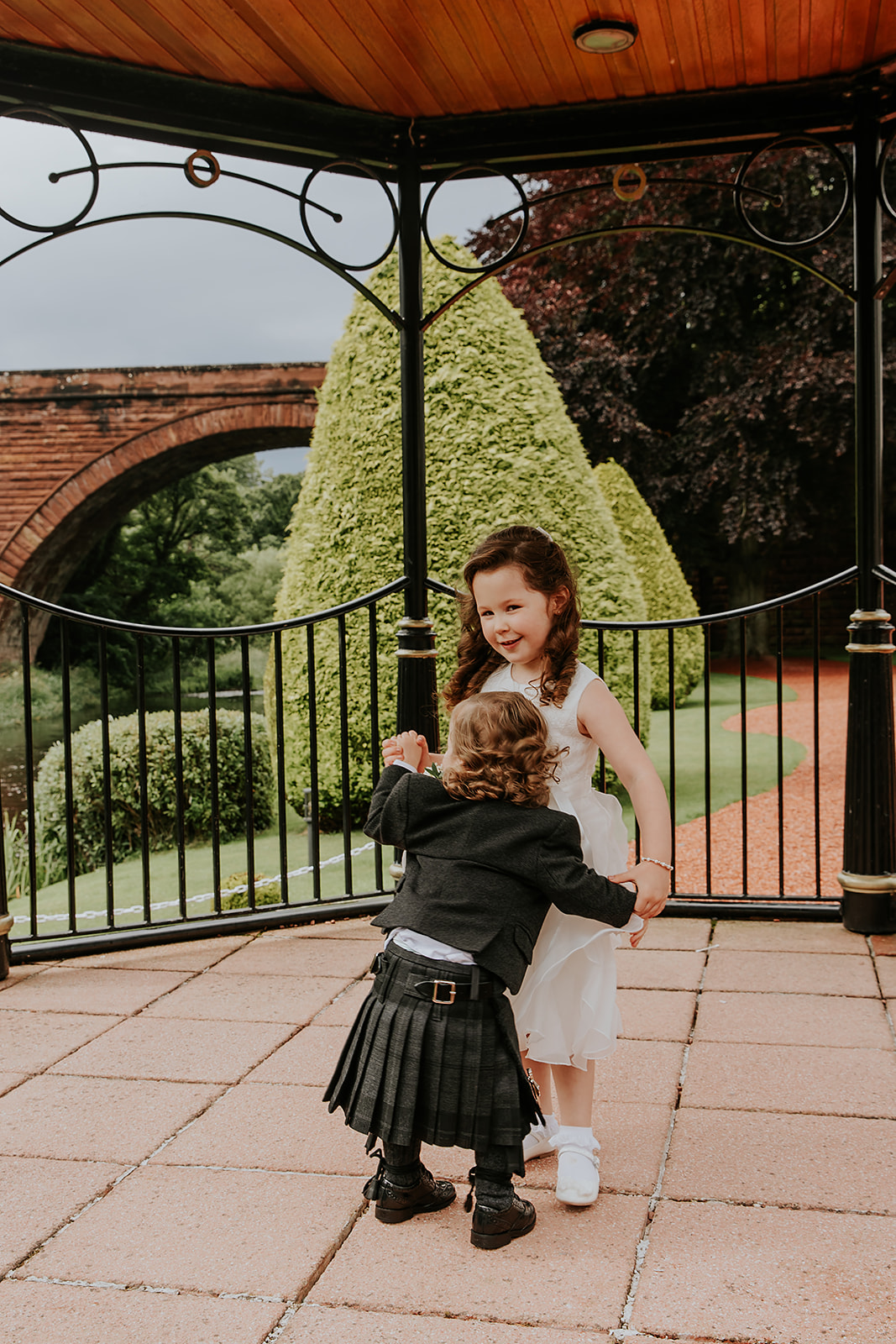 Stephanie and Christopher Brig O Doon Wedding00041