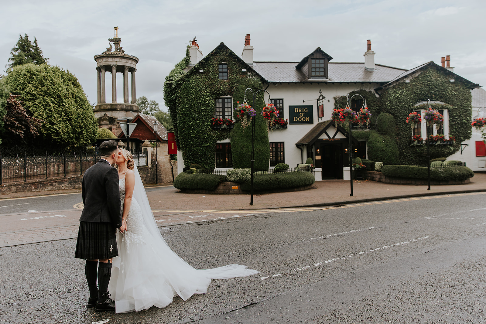 Stephanie and Christopher Brig O Doon Wedding00076