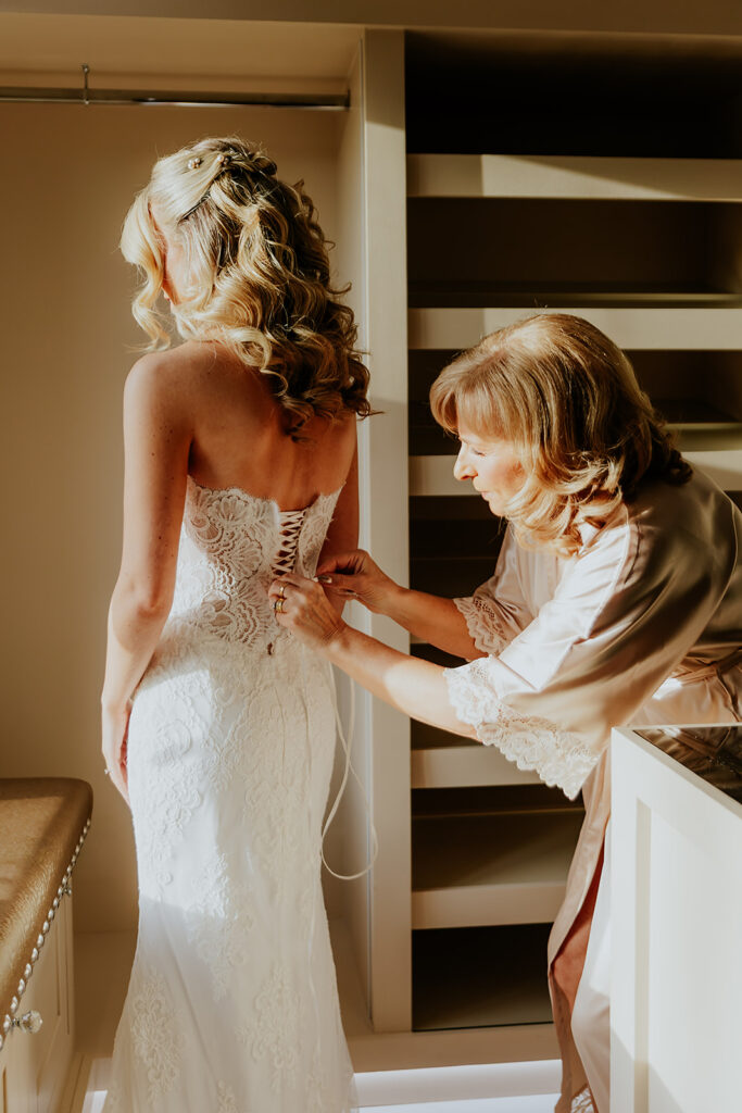 Bride getting ready at Brig o Doon with mum